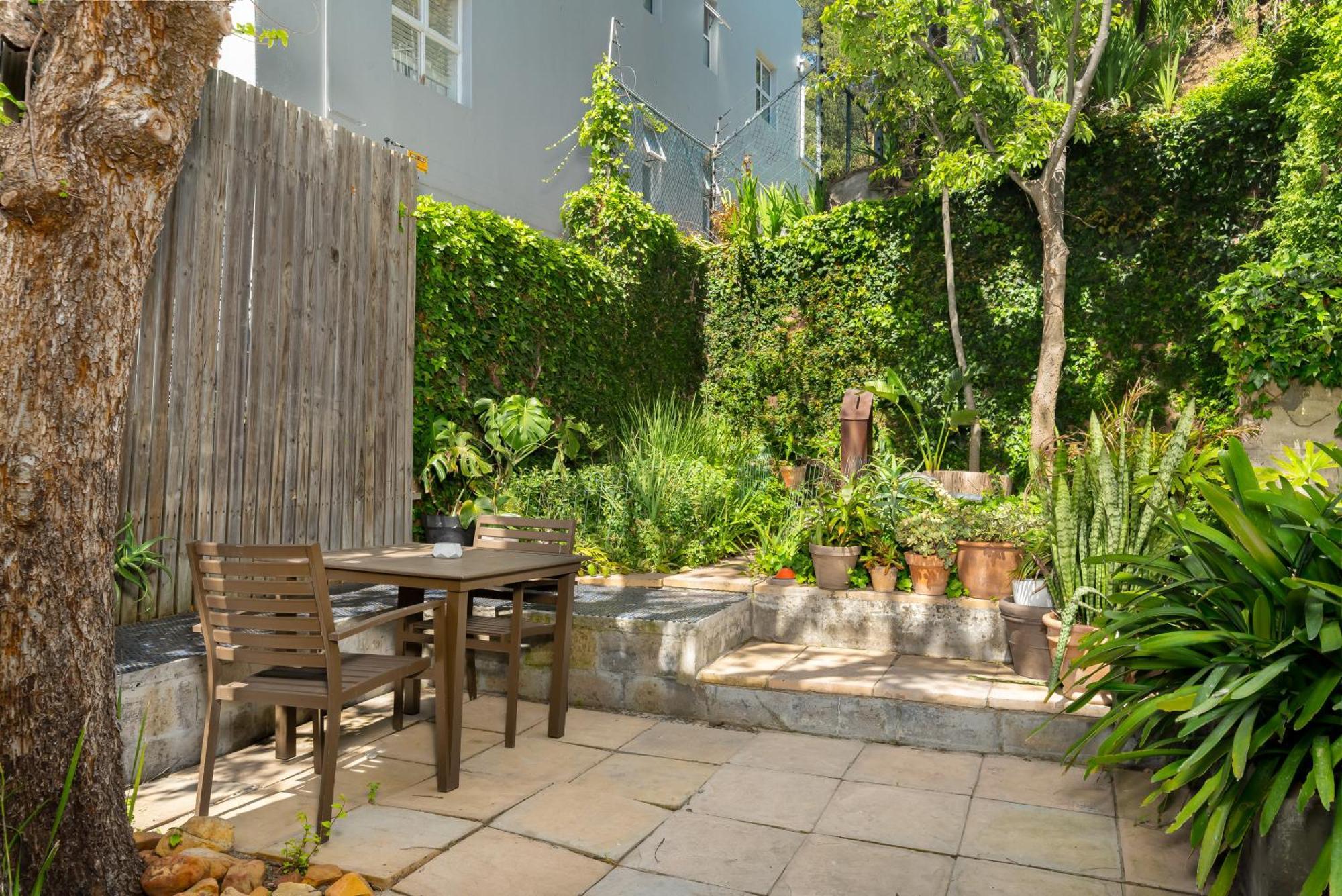 8 Loader Street Apartment *