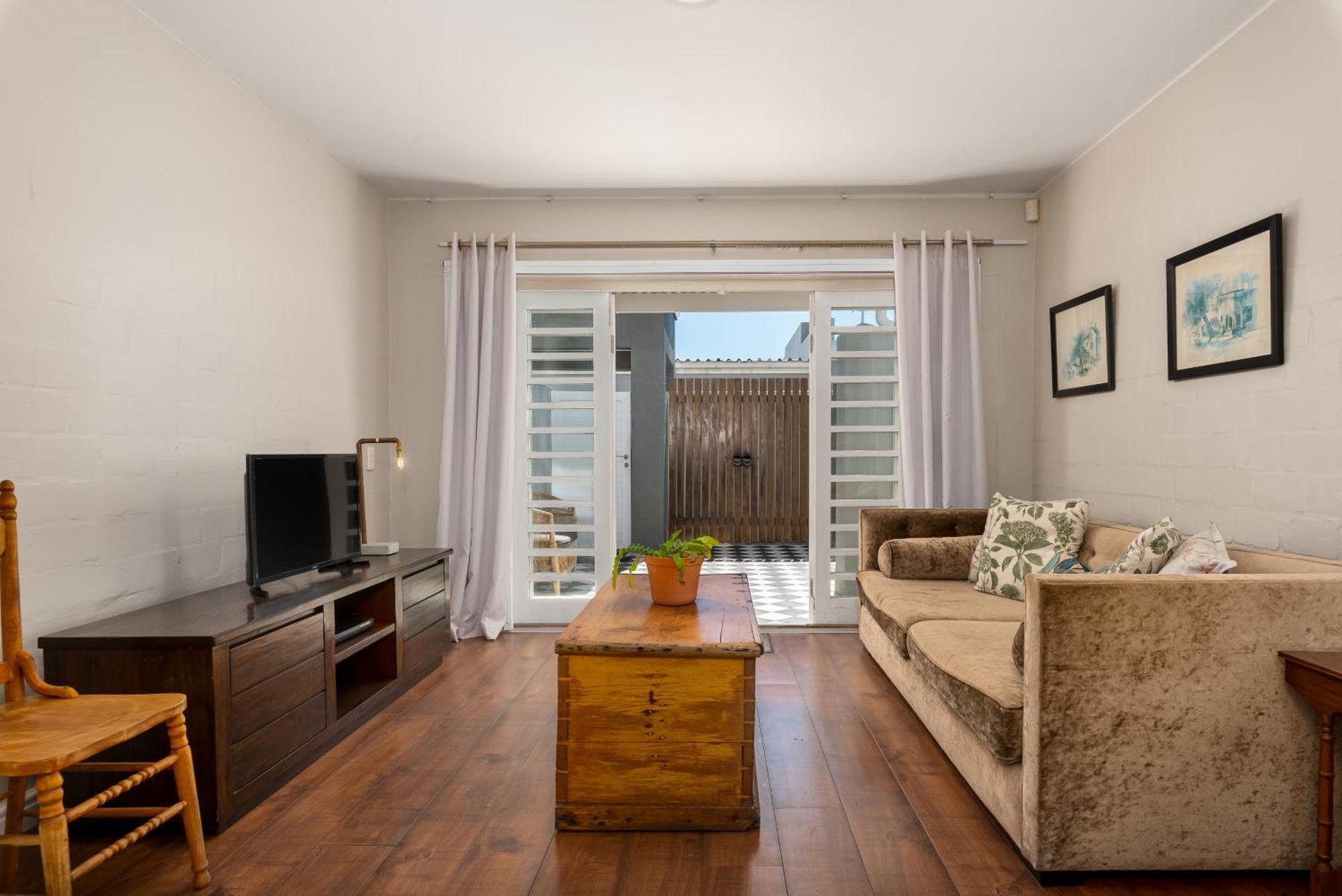8 Loader Street * Cape Town