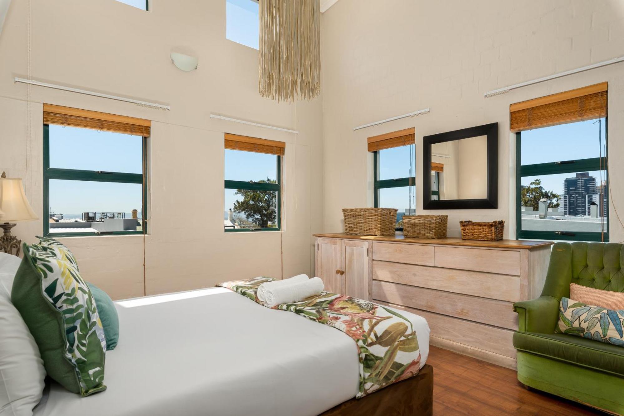 Apartment 8 Loader Street *